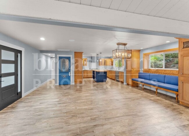 Photo - 2113 Sleepy Hollow Rd