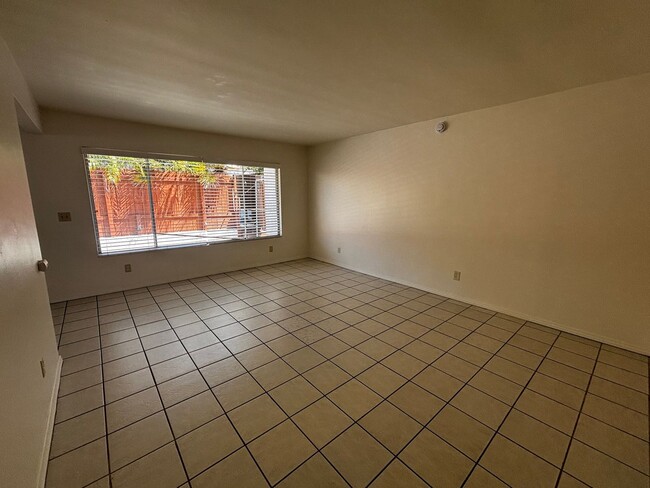 Photo - 735 Genevieve St Unit B