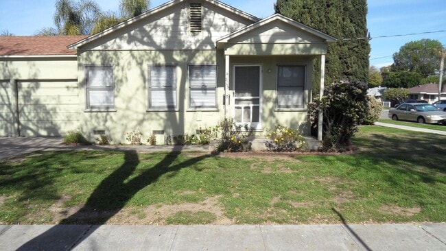Building Photo - 815-815 W Maple Ave Unit 803