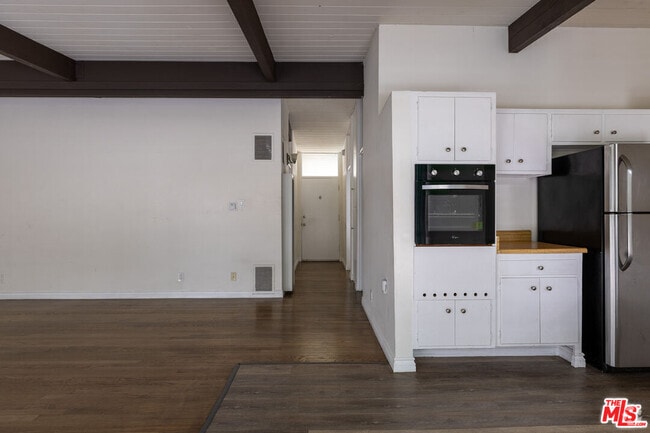 Building Photo - 11133 Rose Ave Unit 10-10 Rental