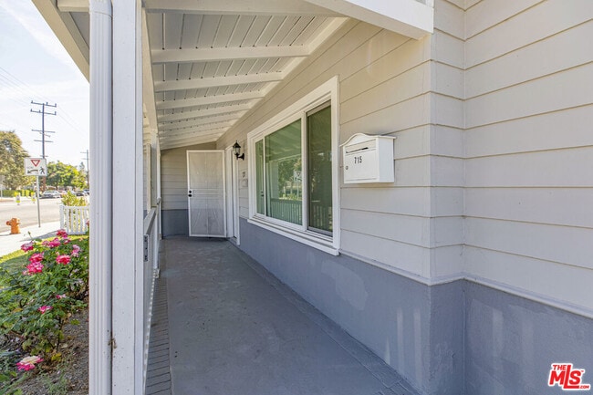 Photo - 715 S Lake St