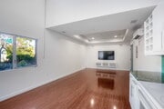 Photo - MODERN TOWNHOME, 2 EN SUITE BEDROOMS ON SEPARATE LEVELS, PRIVATE ROOF DECK WITH SUNSET VIEWS Unit 9