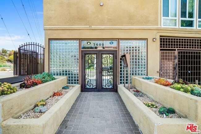 Photo - 3600 Bagley Ave Unit 301