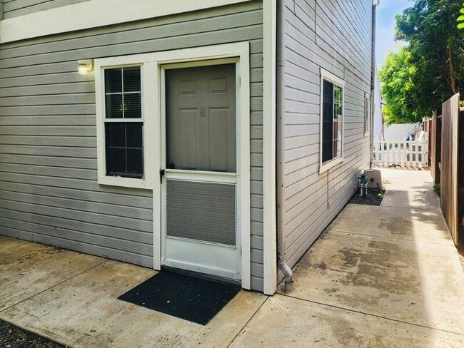 Building Photo - 362 Ralcam Pl