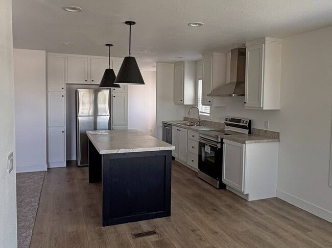 Building Photo - 1700 S State St