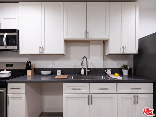 Photo - 1147 W 37th St Unit 1