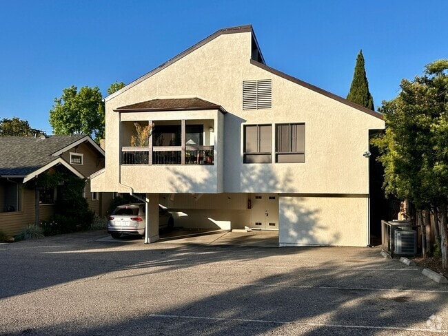 Building Photo - 1616 Chapala St Unit 1616 Chapala St- Apartment B