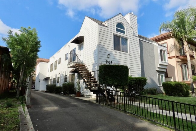 Photo - 1103 W Angeleno Ave