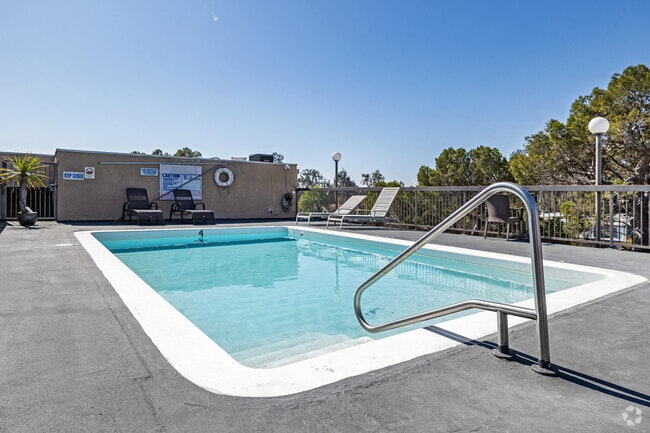 Rooftop Pool - Levering Apartments