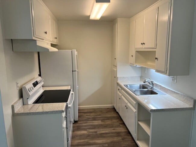 Photo - 1000 W MacArthur Blvd Unit 1