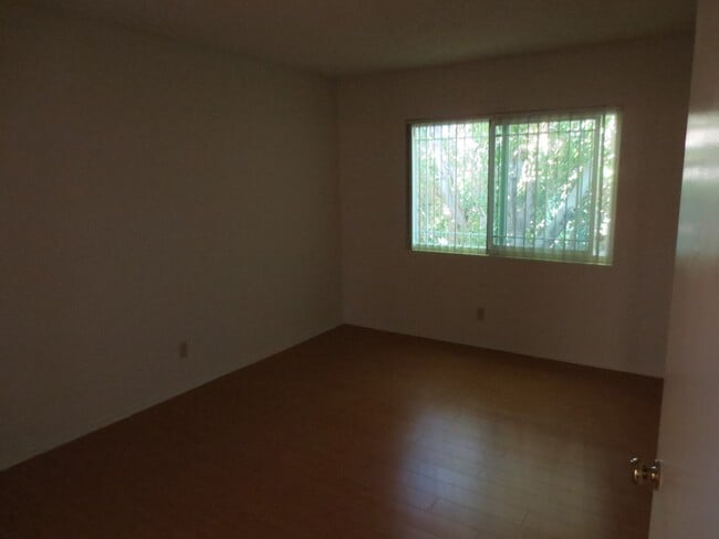 Photo - 10611 Moorpark St Unit 202