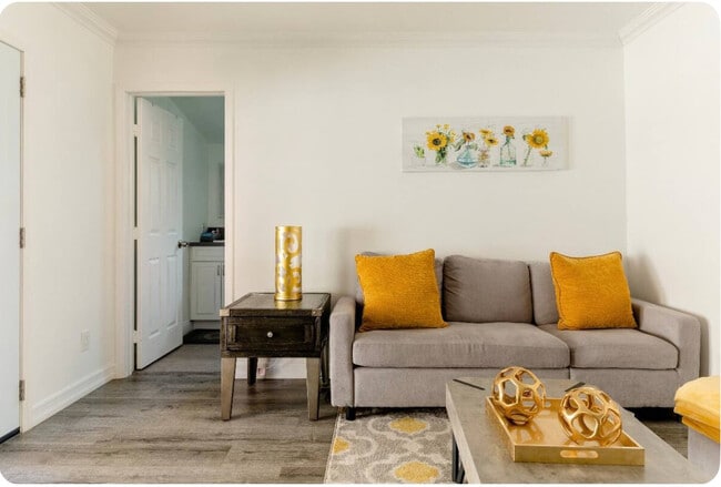 Photo - 16423 Barneston St