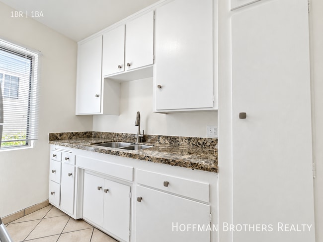 Photo - 1020 N Edinburgh Ave Unit 5