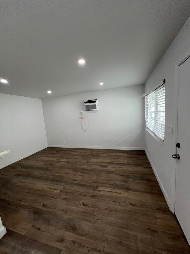 Photo - 5549 Fulcher Ave