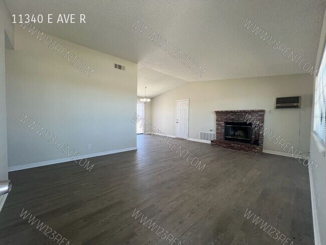 Photo - 11340 E Avenue R