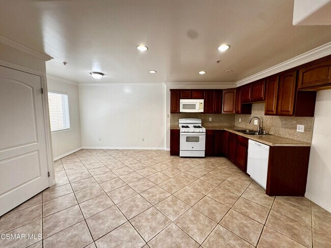 Photo - 13525 Vanowen St