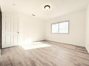 Photo - 439 W Buckthorn St House