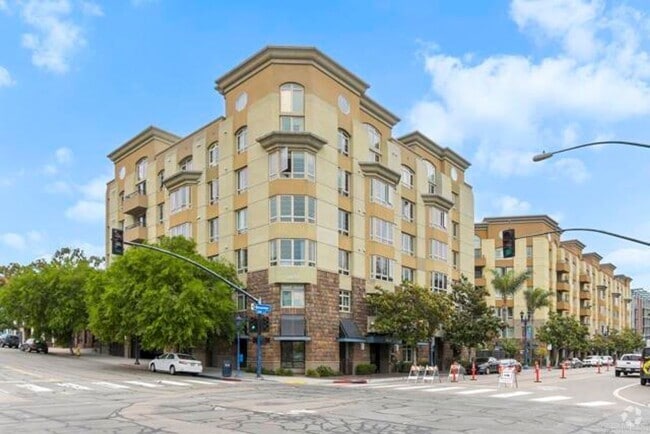 Building Photo - Stylish 3-Bedroom Ground Floor Unit 2213 Rental