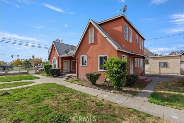 Photo - 272 W 9th St