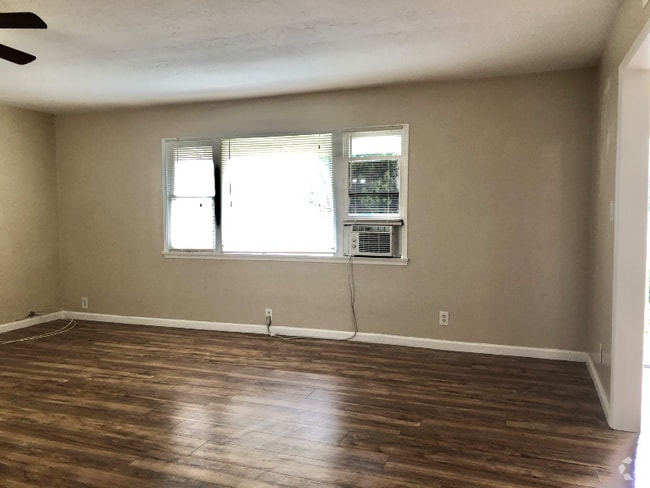 Building Photo - 5818 Pickering Ave Rental