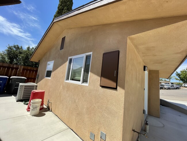 Photo - 703 W College St