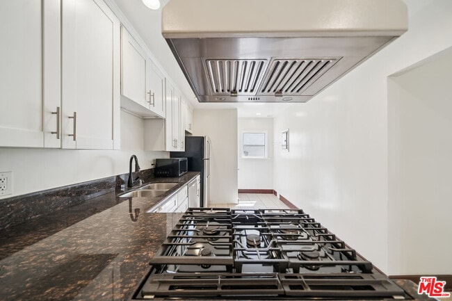 Photo - 7946 Fountain Ave