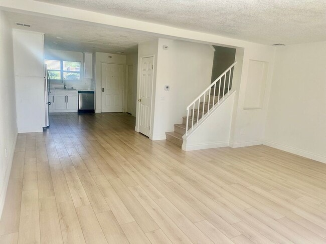 Photo - 2731 Erringer Rd