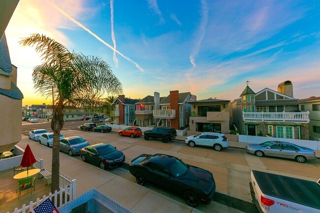 Photo - 208 30th St Unit 208.5    208 and one half