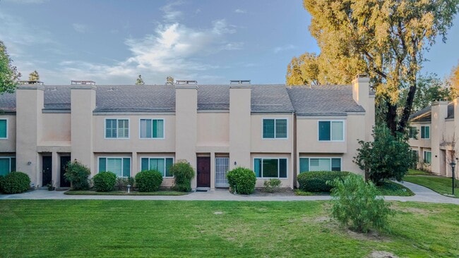 Building Photo - 101 West Riverdale Ave Unit 101 W Riverdale #41 Orange CA 92865