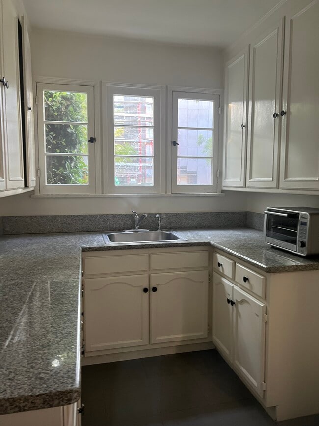 Photo - 330 N Palm Dr Unit 330