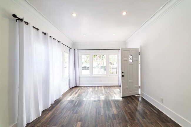 Photo - 321 Heliotrope Dr House
