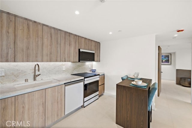 Building Photo - 200 Alta Vista Way Unit B