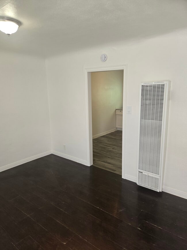 Photo - 6417 Gifford Ave