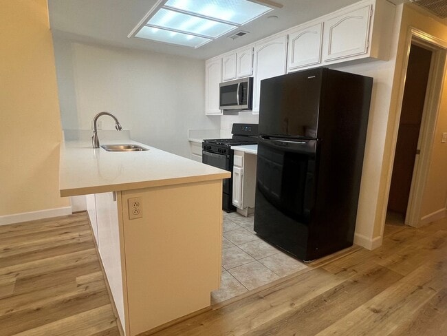 Photo - Los Caballeros #526 Unit 526