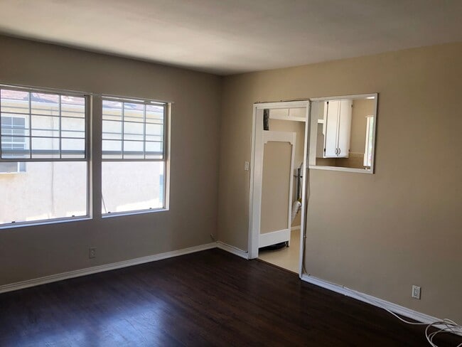 Building Photo - 5458 Kinston Ave Unit 5464