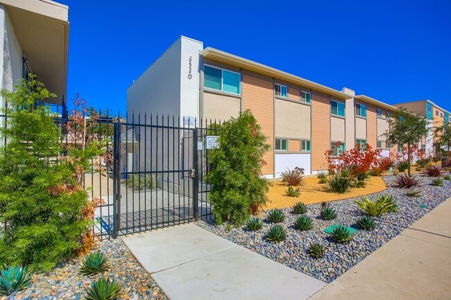 Building Photo - Beautiful Bay Park Apartments Unit 4