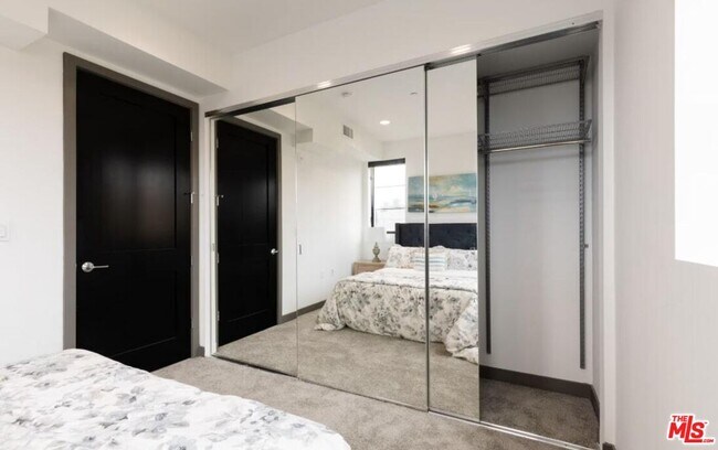 Photo - 552 N Hobart Blvd Unit 208