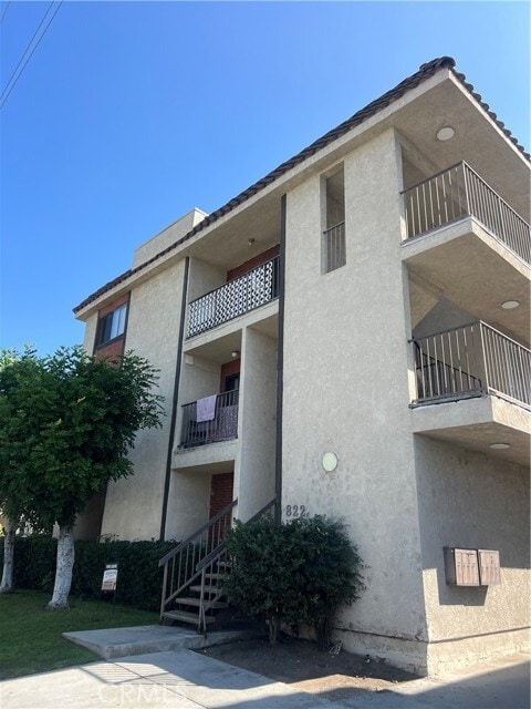 Building Photo - 822 E Lomita Ave