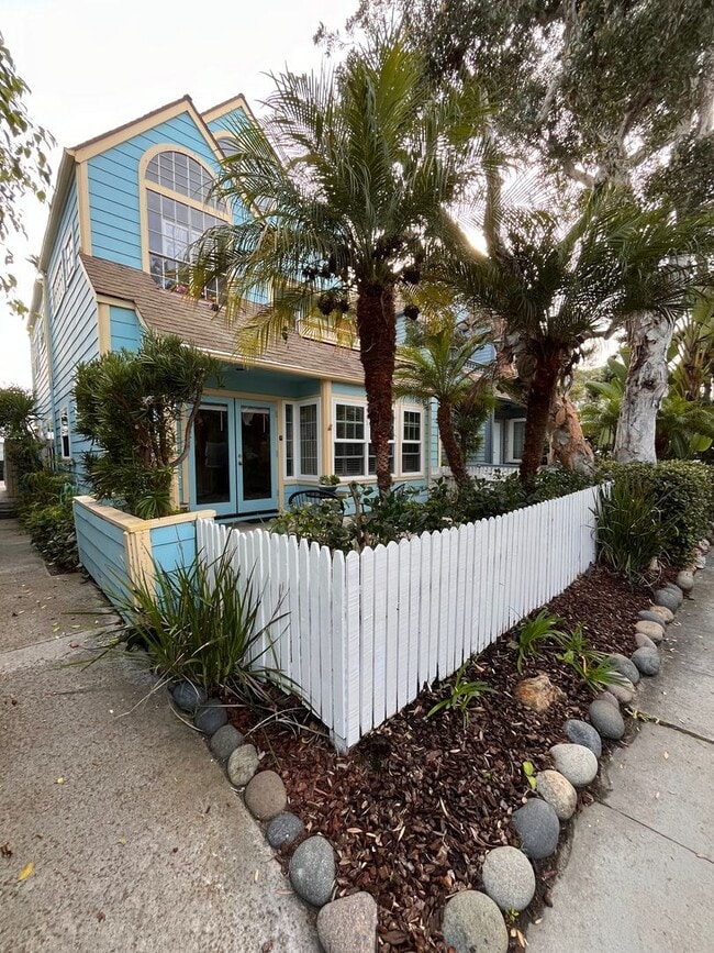 Photo - Mission Beach, 2 bedroom, 2 bathroom, with New Carpet, Parking, Laundry, Patio (807 Nantasket Ct.... Unit A