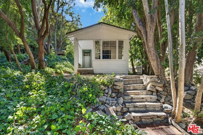 Building Photo - 1723 N Beverly Glen Blvd