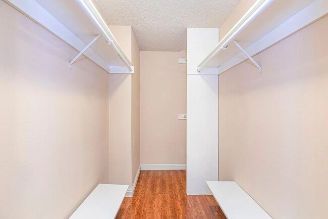 Photo - 14990 Victory Blvd