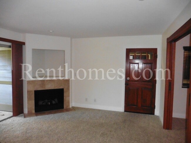 Photo - La Jolla, 8430 Via Mallorca #110 -Granite Counters, Community Pool and Spa, Near UCSD!