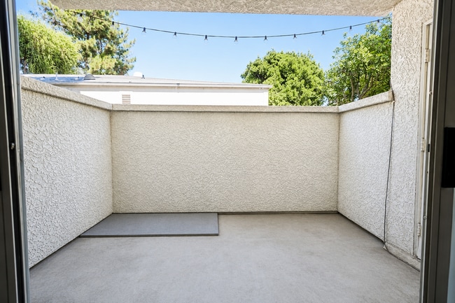 Photo - 20134 Leadwell St