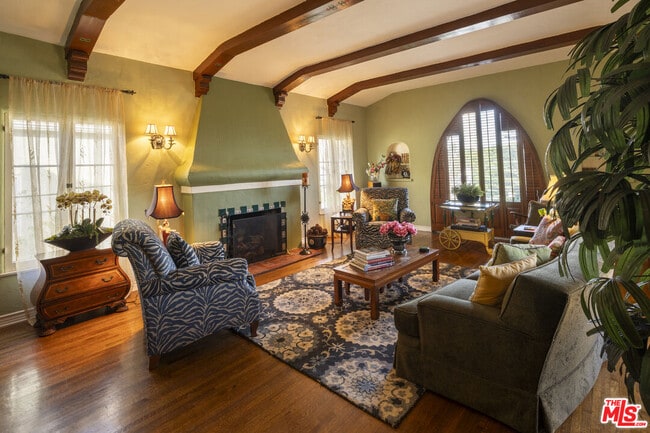 Photo - 2005 Holmby Ave