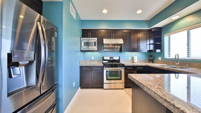 Photo - Beautiful 3 Bed/ 2.5 Baths Condo Unit 425
