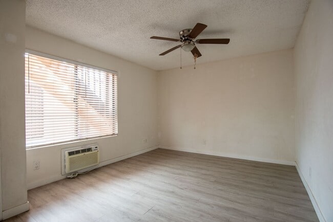 Photo - 3509-15 Herman Ave Unit 3513