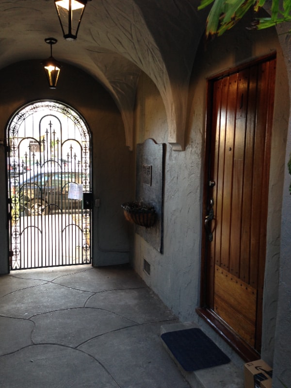 Photo - 635 E 9th St Unit 4