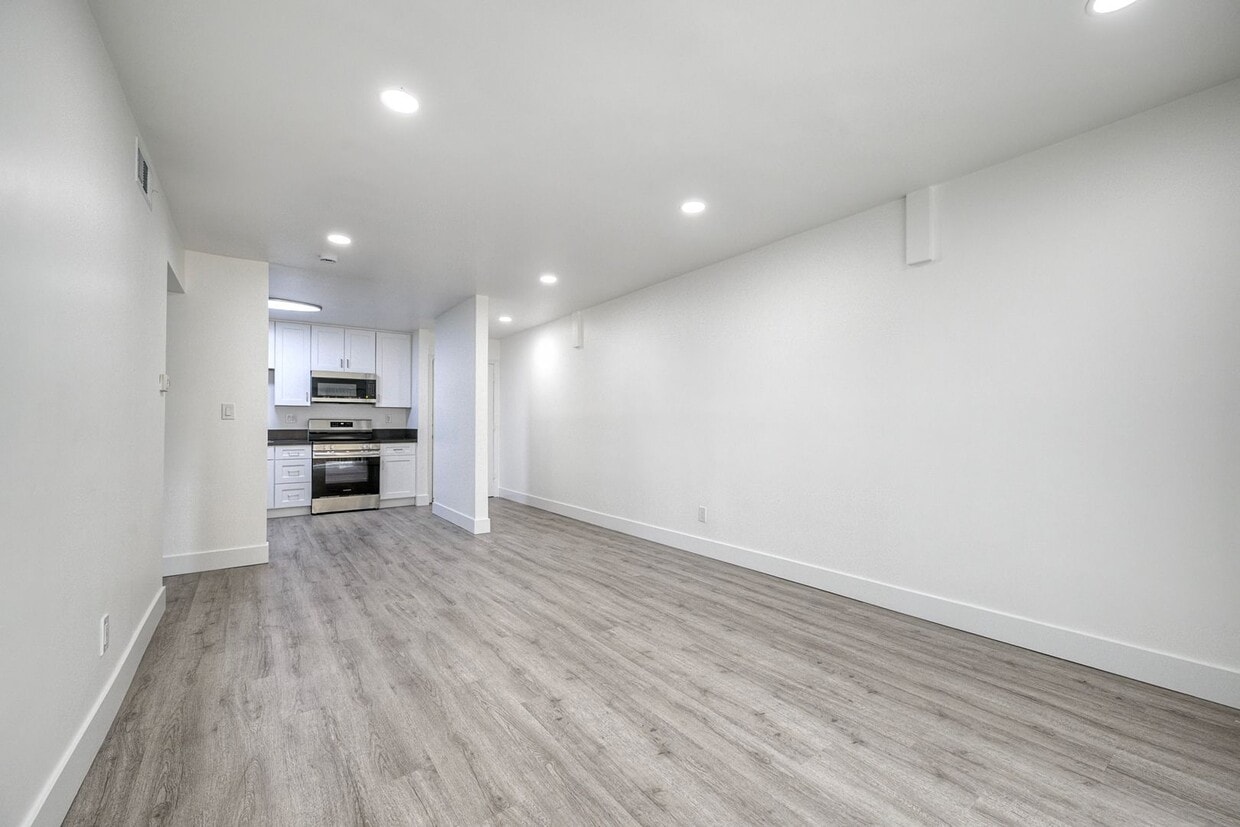 Floor Plan - City Scape 672