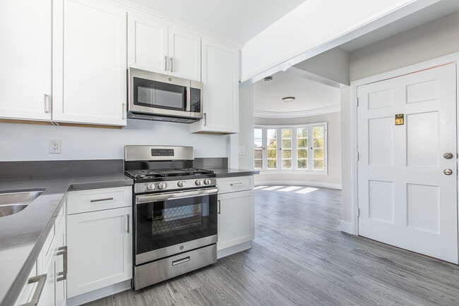 3811 1/4 W Adams Blvd - 3811 1/4 W Adams Blvd Condo