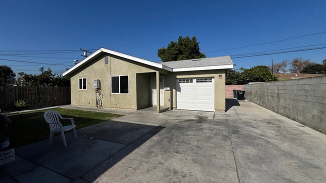 Building Photo - 6827 San Luis St